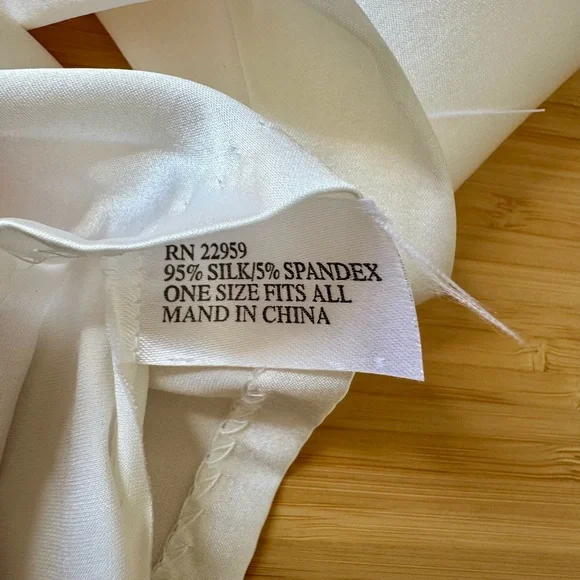 23” Long Opera Length Real Silk White Gloves - Picture 3 of 5